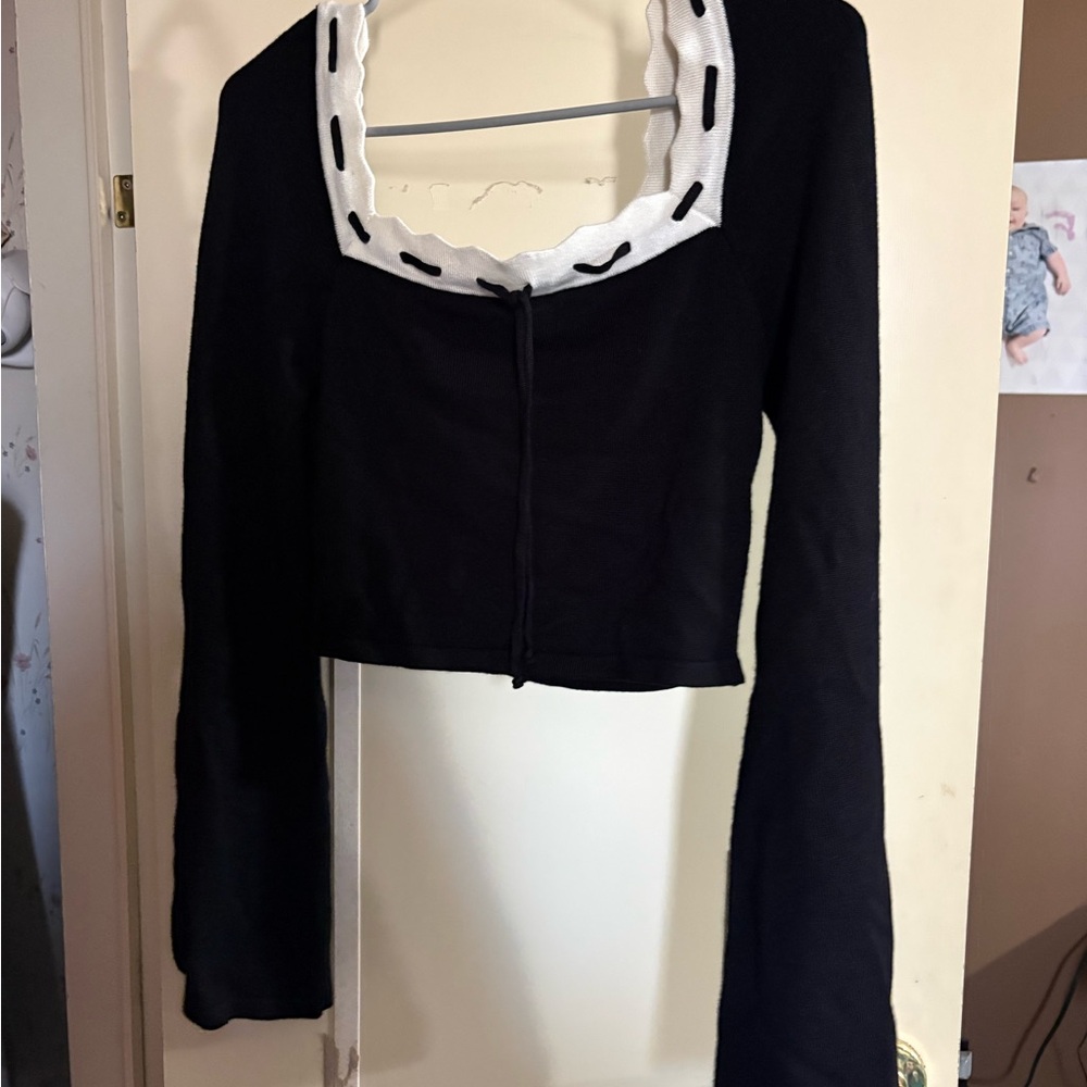 Black Long-Sleeve Square Neck Crop Top with White Trim